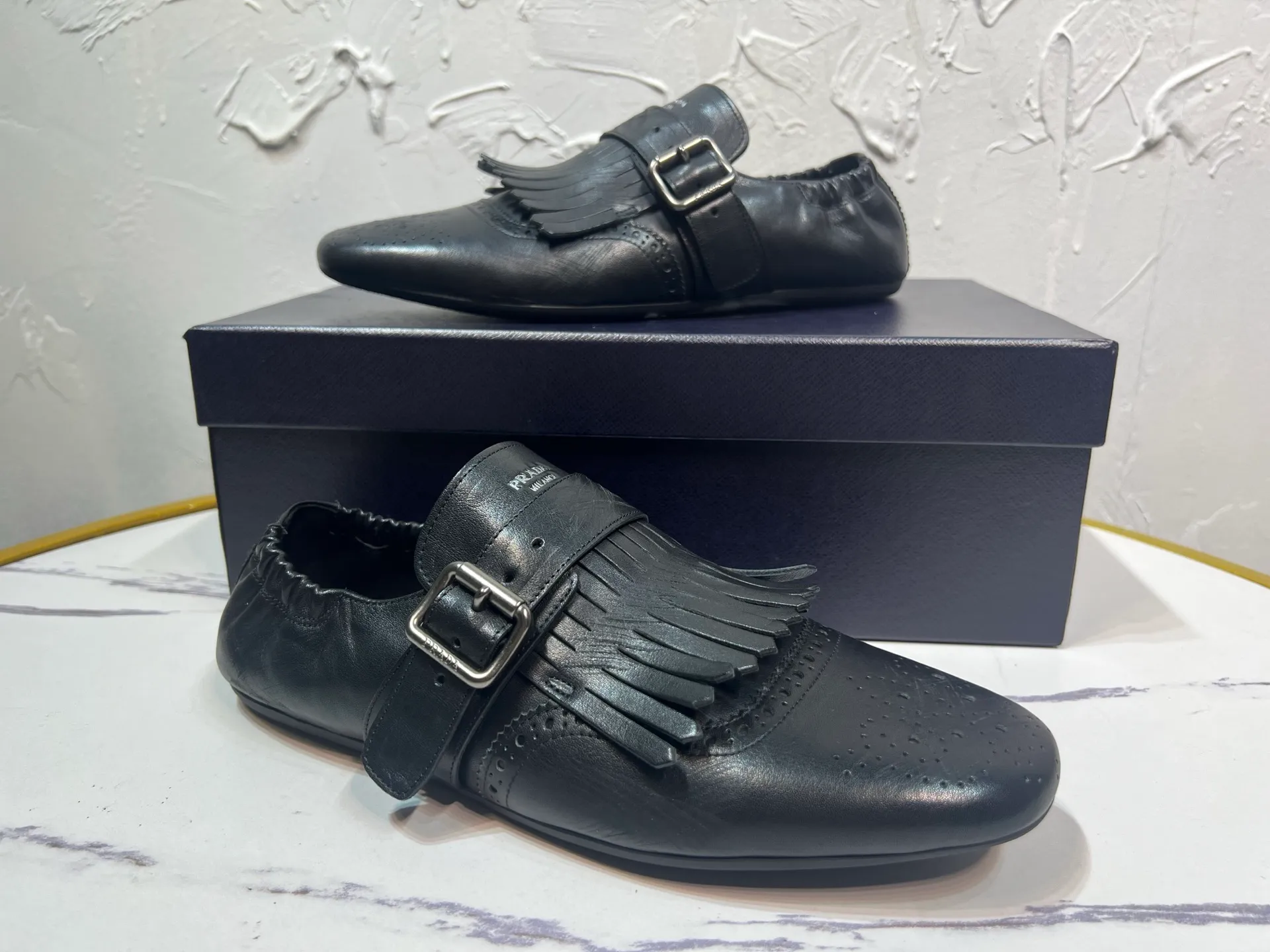P800 prada derby2025 spring and autumn latest Prada slip-on retro men's leather shoes, Shuffle tassel strap Monk shoes, original one-to-one development, outsole one-to-one molding, upper cowhide, lining and foot cowhide, rubber sole, original packaging black and brown 2 colors, code number: 39-46